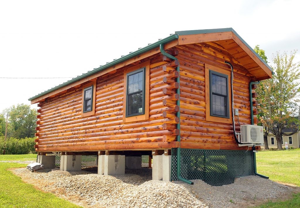 Cambridge Log Cabin (360 Sq Ft) [ TINY HOUSE TOWN ]