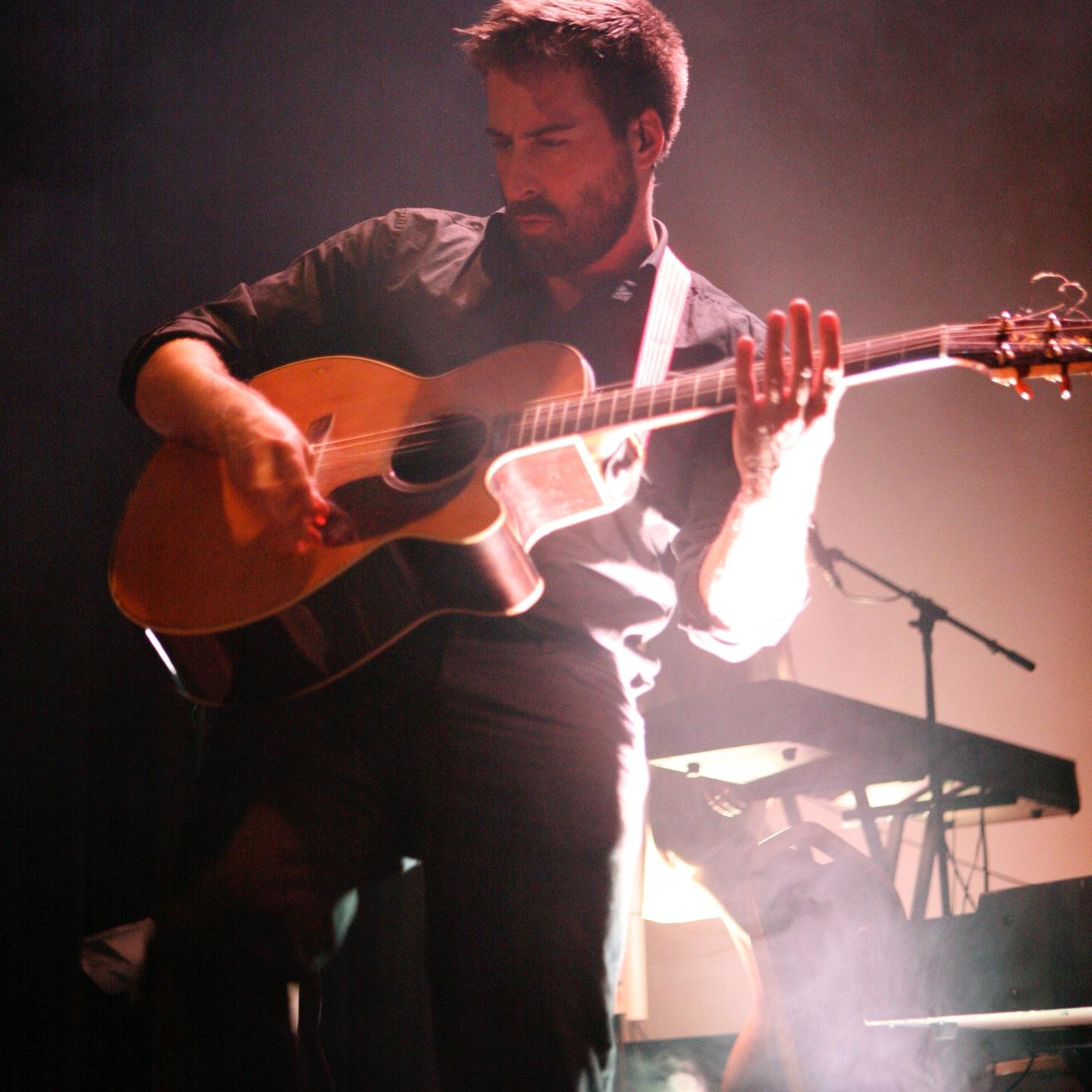 хорошие музыканты слушать. музыкант картинка. хорошие музыканты слушать. солист группы иси диси. никольский алексей музыкант.