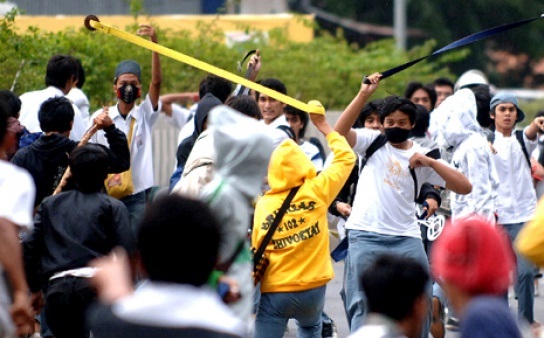 Contoh Artikel Sosial Tentang Tawuran Pelajar Dodi Rullyanda