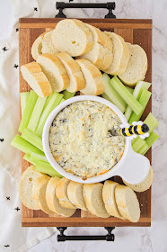 This cheesy spinach and artichoke dip has the most delicious combination of flavors, and is so easy to make!