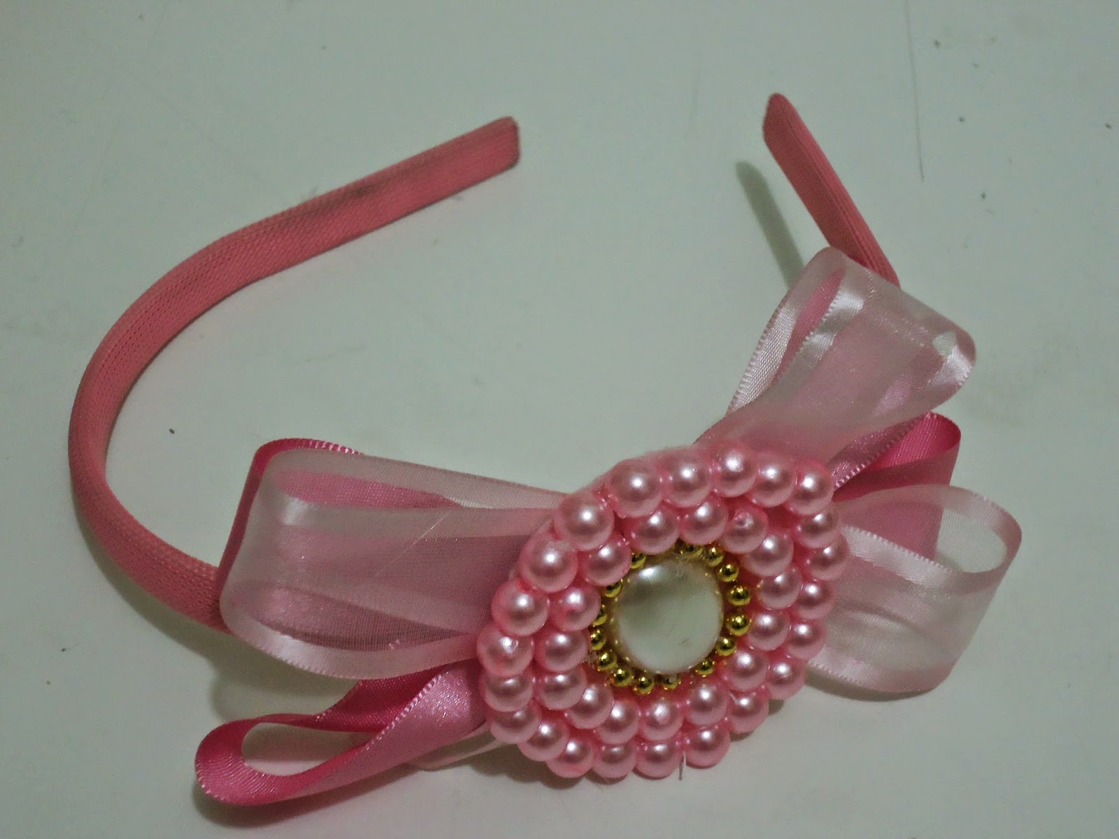 As 3 Arteiras Artes em biscuit e caixas Tiaras para garotinhas..