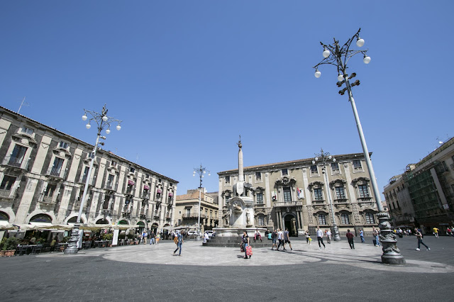 Piazza Duomo-l'elefante-Catania