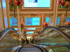 escalator from the SkyCab station at Wynn Palace