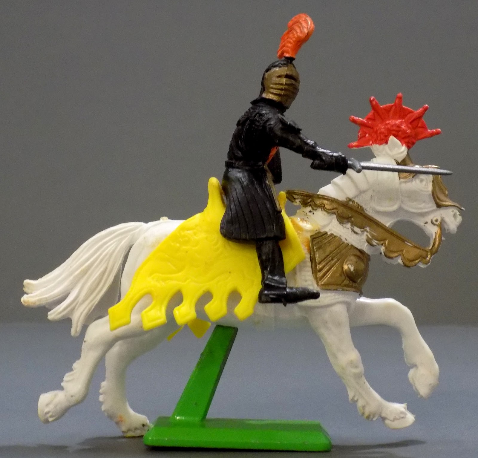 Toys and Stuff Britains Deetail 54mm Mounted Storm Knight No. 700