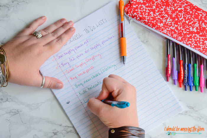 Lined Zipper Pencil Pouch Tutorial | Make an adorable pencil for your kids' teacher! Great school gift ideas
