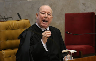 Celso de Mello vota para que homofobia seja enquadrada como crime de racismo