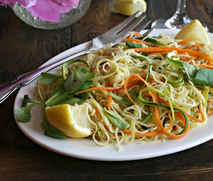 Recipe for a pasta dish with carrots and zucchini, flavored with olive oil and lemon zest.
