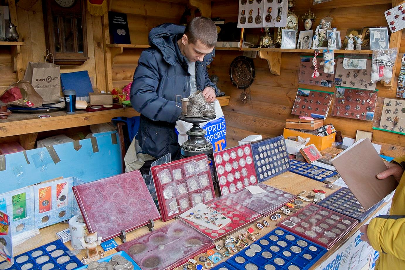 Блошиный рынок 1. Блошиный рынок Вернисаж в Москве. Вернисаж в Измайлово блошиный рынок. Блошиный рынок Кунцево. Блошиный рынок в Измайловском вернисаже.