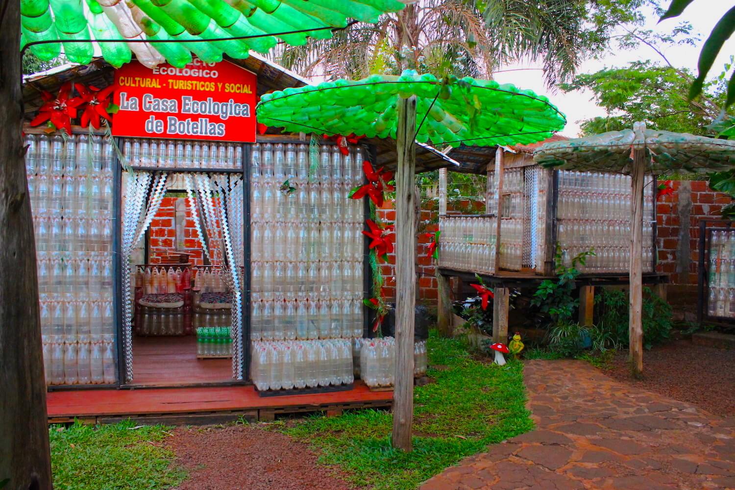 la casa de botellas bottle house