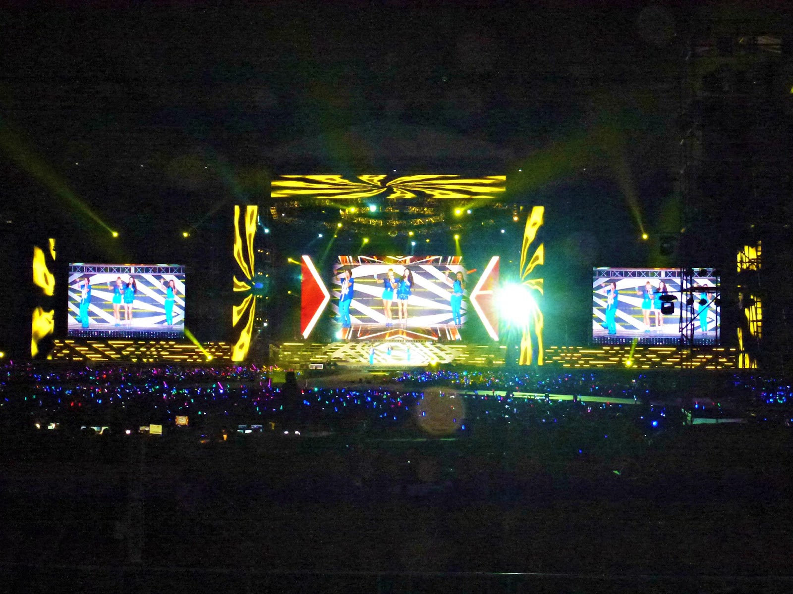 SM Town Live World Tour Jakarta SM Town Live World Tour F(X) opened