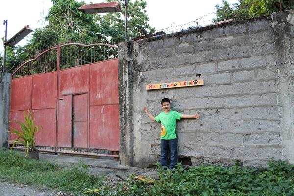 Cảm phục cậu bé 9 tuổi xây dựng ngôi nhà chung cho những thú nuôi bị bỏ rơi