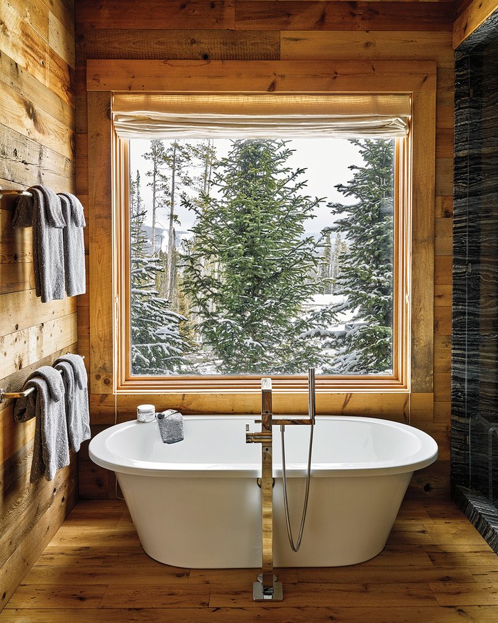#Rusticdecor in bathroom with #cabin feel in a Montana #skihouse by #KenFulk