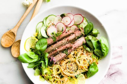 QUICK SPIRALIZED APPLE KIMCHI SALAD WITH BEEF