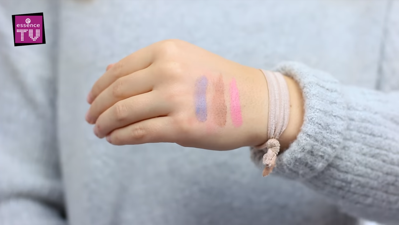 essence-this-is-me-nude-lipstick-swatch