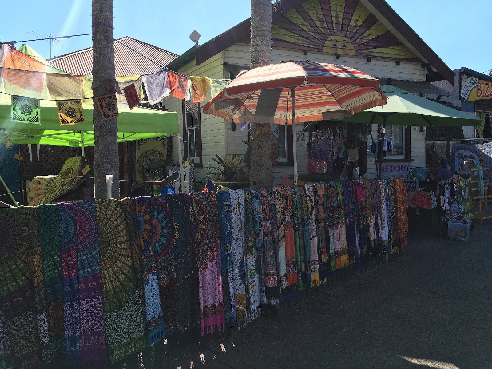 A trip to Byron Bay is not complete without visiting the hippie capital of Australia-Nimbin. For my third time to Nimbin I joined a day trip with Happy coach and Princess Fiona.