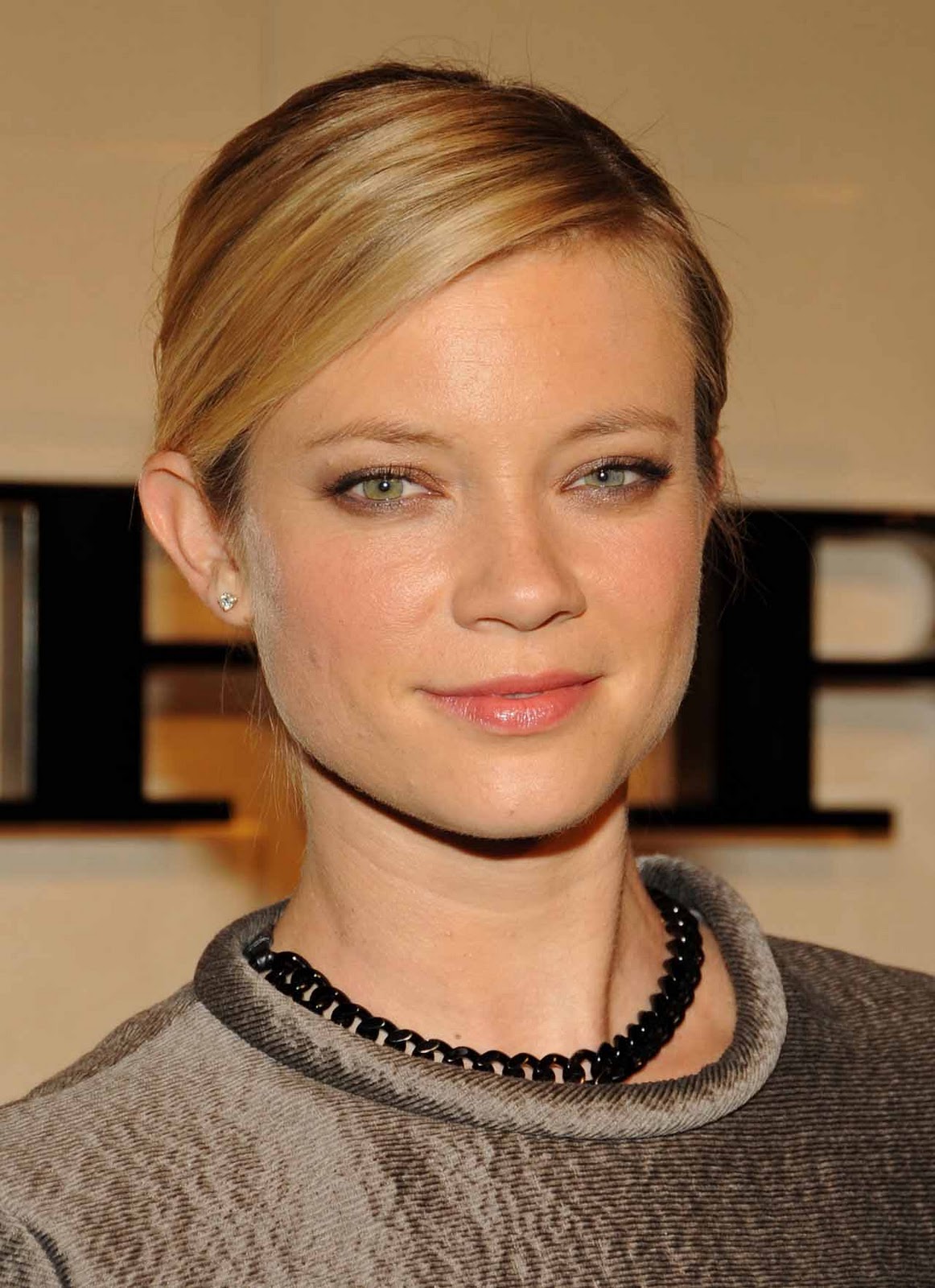 http://4.bp.blogspot.com/-npuEJ8_eUuI/Tv6xcRnGhvI/AAAAAAAAF-s/xMywH7DEcDc/s1600/amy-smart-new-2012-hd.jpg