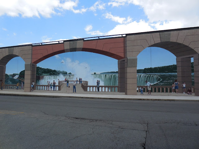 MuralLove: Niagara Falls Outlet Mall, Niagara Falls, NY (by Eric A