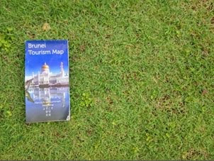 Brunei Tourism Map Sangat membantu karena dilengkapi dengan jalur bus, kuliner dan  informasi lainnya Bisa diambil di Lt. 2 KH.Soon resthouse 