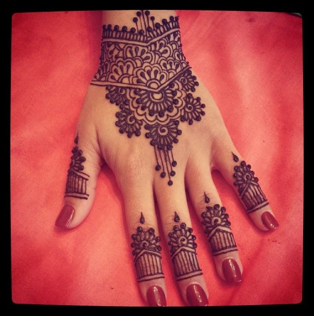 Thickened henna design