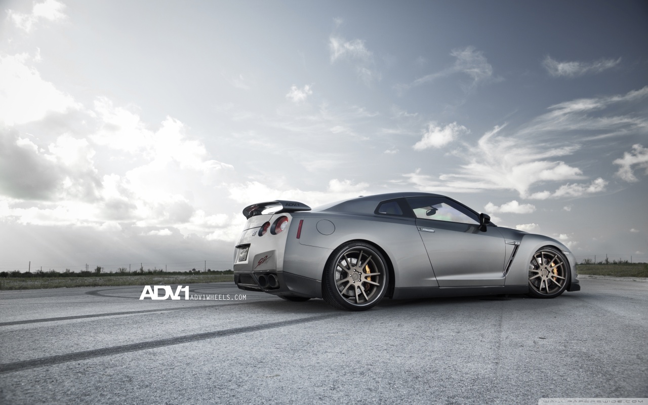 http://4.bp.blogspot.com/-nqhxE4IBwwQ/TtcUtNotvkI/AAAAAAAABCU/q11XVWSBb8Q/s1600/adv_1_nissan_gtr_r35_3-wallpaper-1280x800.jpg