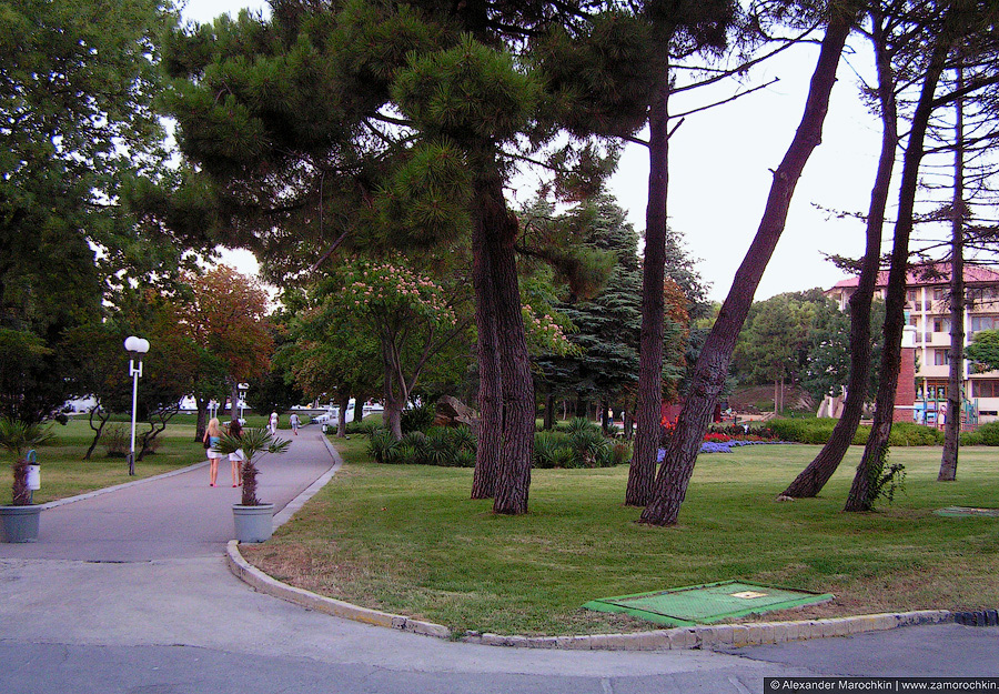 Пешеходные дорожки в парке Святого Константина, Болгария