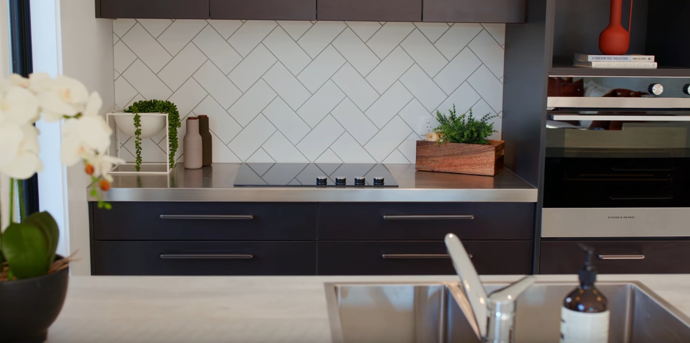 10 Photos vs. 16 Silver Street, Shotover Country, Queenstown - High-End Home & Interior Design Video Tour