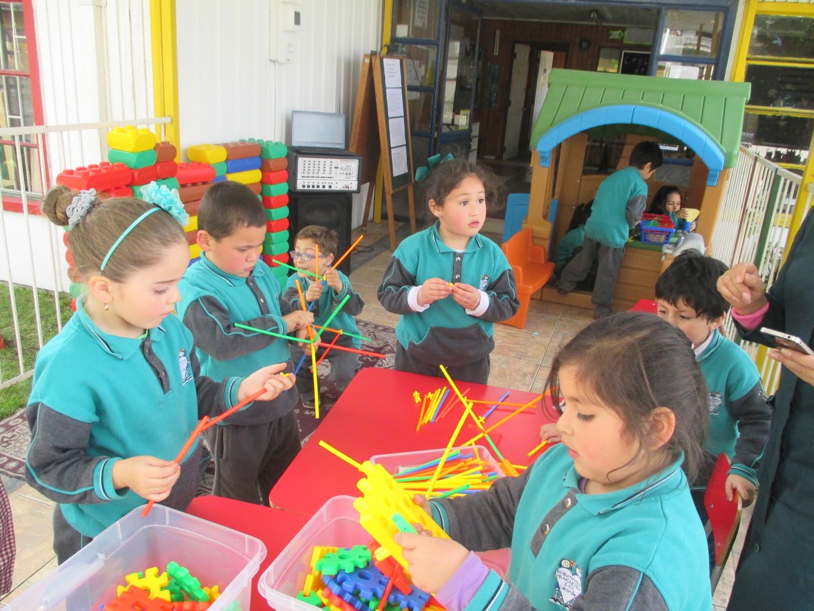 Escuela Parvularia Juegos de Patio