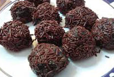 Resep praktis (mudah) kue bola bola coklat spesial (istimewa) enak, legit, sedap, nikmat lezat