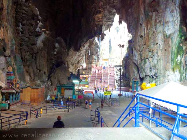 The Batu Caves Malaysia, Batu Caves, Lord Murugan, Hindu Shrine in Malaysia, Hindu deity, Thaipusam, Caves, Cave wonder in Malaysia, Malaysian Tourist Site, Travel Blog, Malaysia Travel, caves