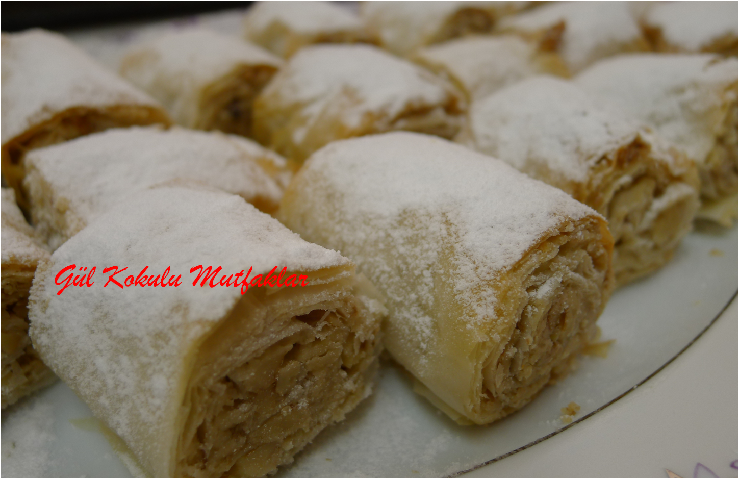 Baklava yufkasından tahinli kurabiye tarifi Baklava yufkasından tahinli kurabiye tarifi
