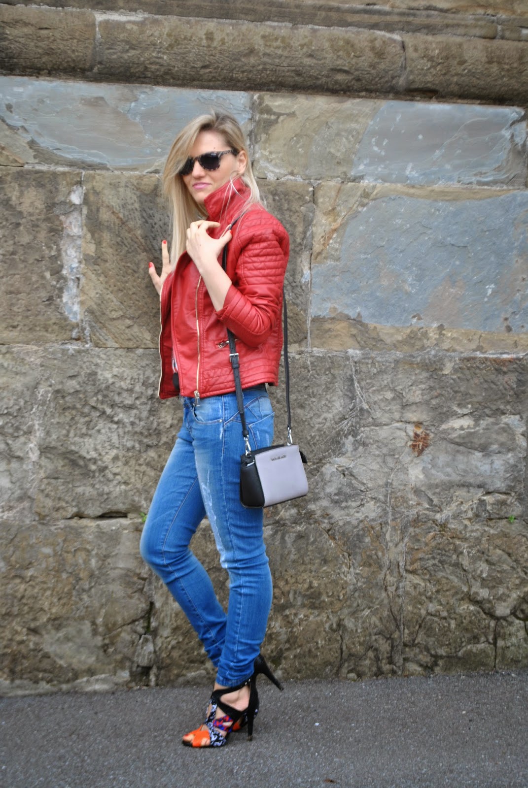 Color-Block By FelyM.: OUTFT: JEANS SKINNY, HEELS AND RED ...
