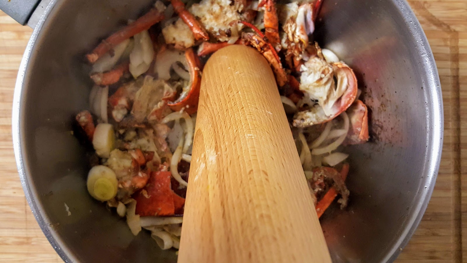 Recette de Bisque de crustacés homard, crevette, crabe vert...