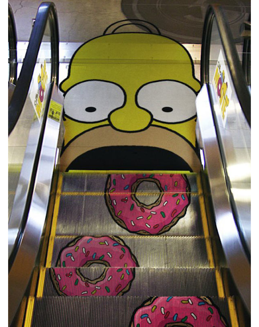 إعلانات تسويقية مدهشة في الشوارع درج كهربائي كدعاية لمسلسل سيمبسون"the Simpsons"