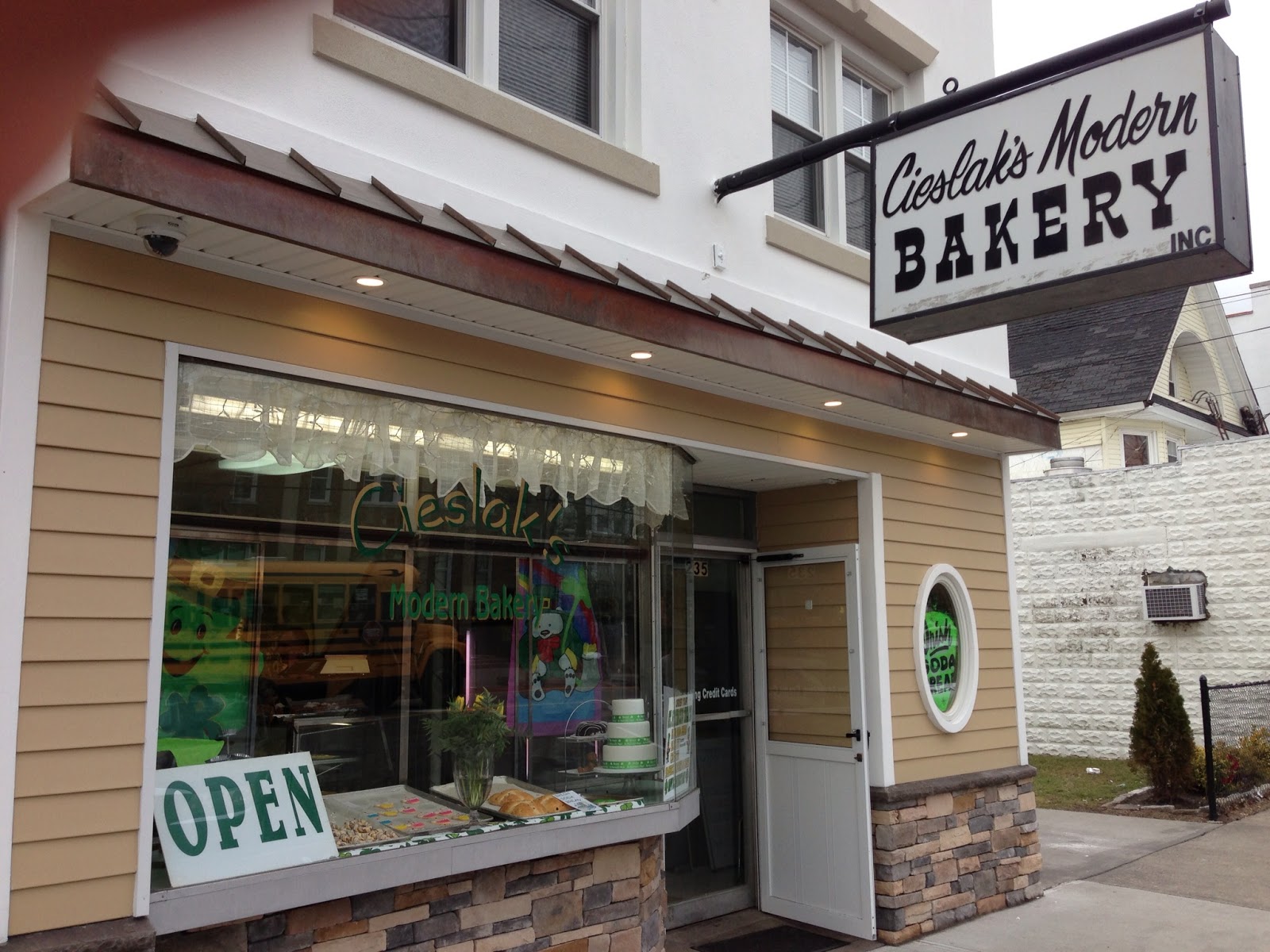 Phoodographs and Finds Lindenhurst Linzer Tarts at Cieslaks Bakery