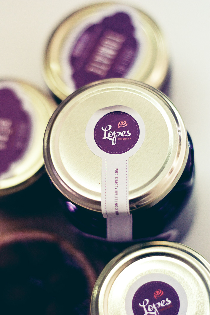Confeitaria Lopes packaging by Gen Design Studio Confeitaria Lopes packaging by Gen Design Studio jar of jam label