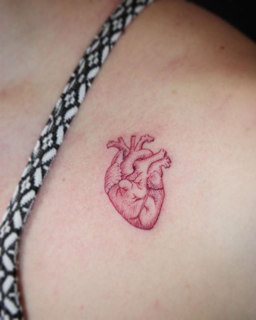 tatuagens femininas de coração para os ombros tatuagens femininas de coração para os ombros