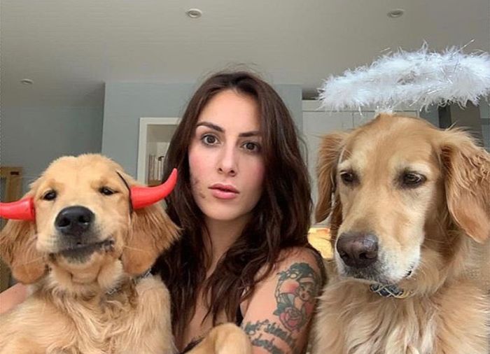 30 Adorable Pictures Depict The Loving Relationship Between A Woman And Her Dogs 30 Adorable Pictures Depict The Loving Relationship Between A Woman And Her Dogs