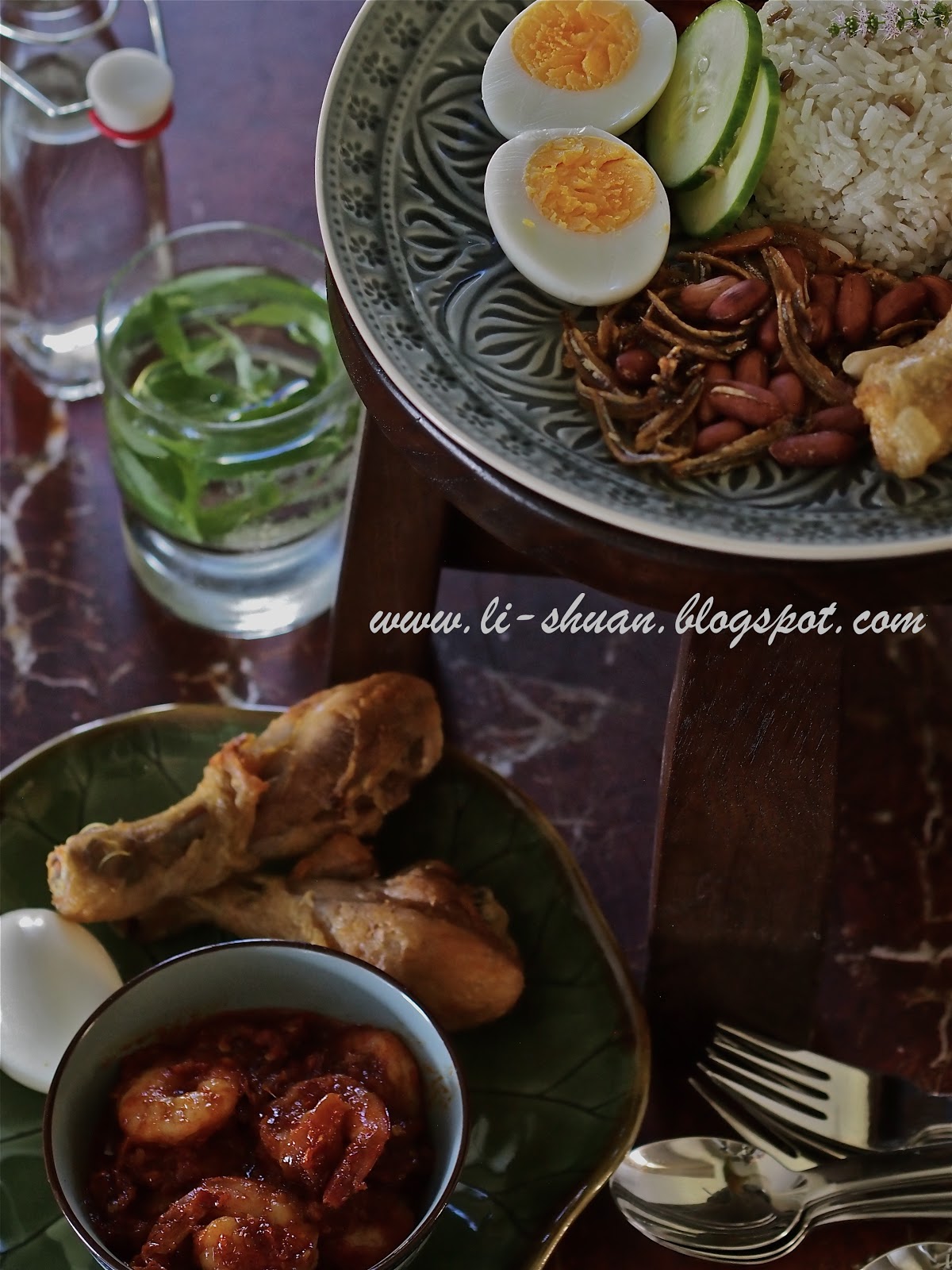 Helena's Kitchen Nasi Lemak Kampung & Tumeric Fried Chicken (甘邦椰浆饭＋ 黄姜炸鸡）