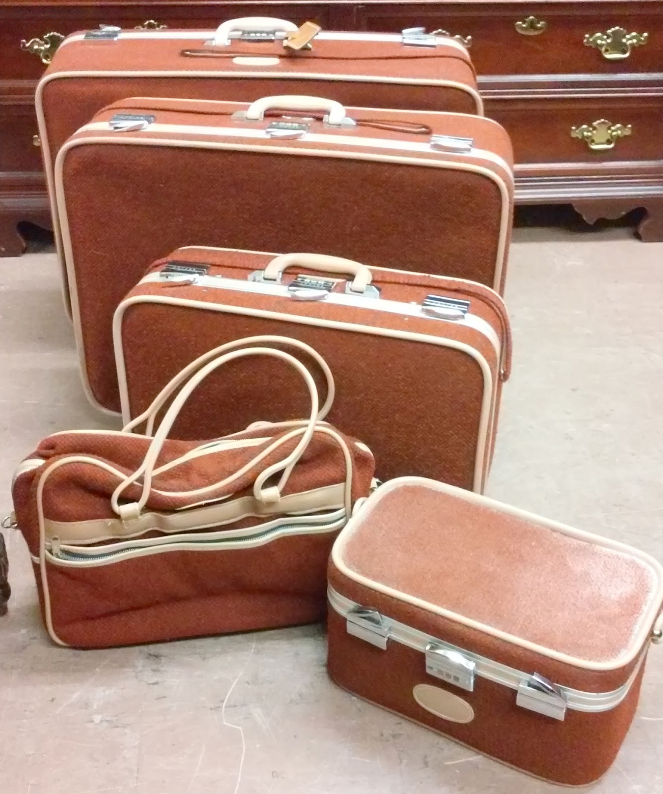 UHURU FURNITURE & COLLECTIBLES SOLD **REDUCED** Skyway Vintage Luggage