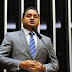 Deputado autor da emenda contra a Lava Jato leva ‘tomataço’ no aeroporto (veja o vídeo)