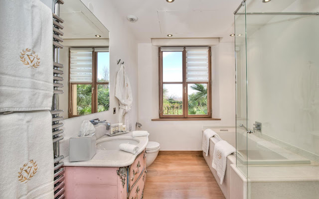 Desain Kamar Mandi dengan Bak Air Desain Kamar Mandi dengan Bak Air