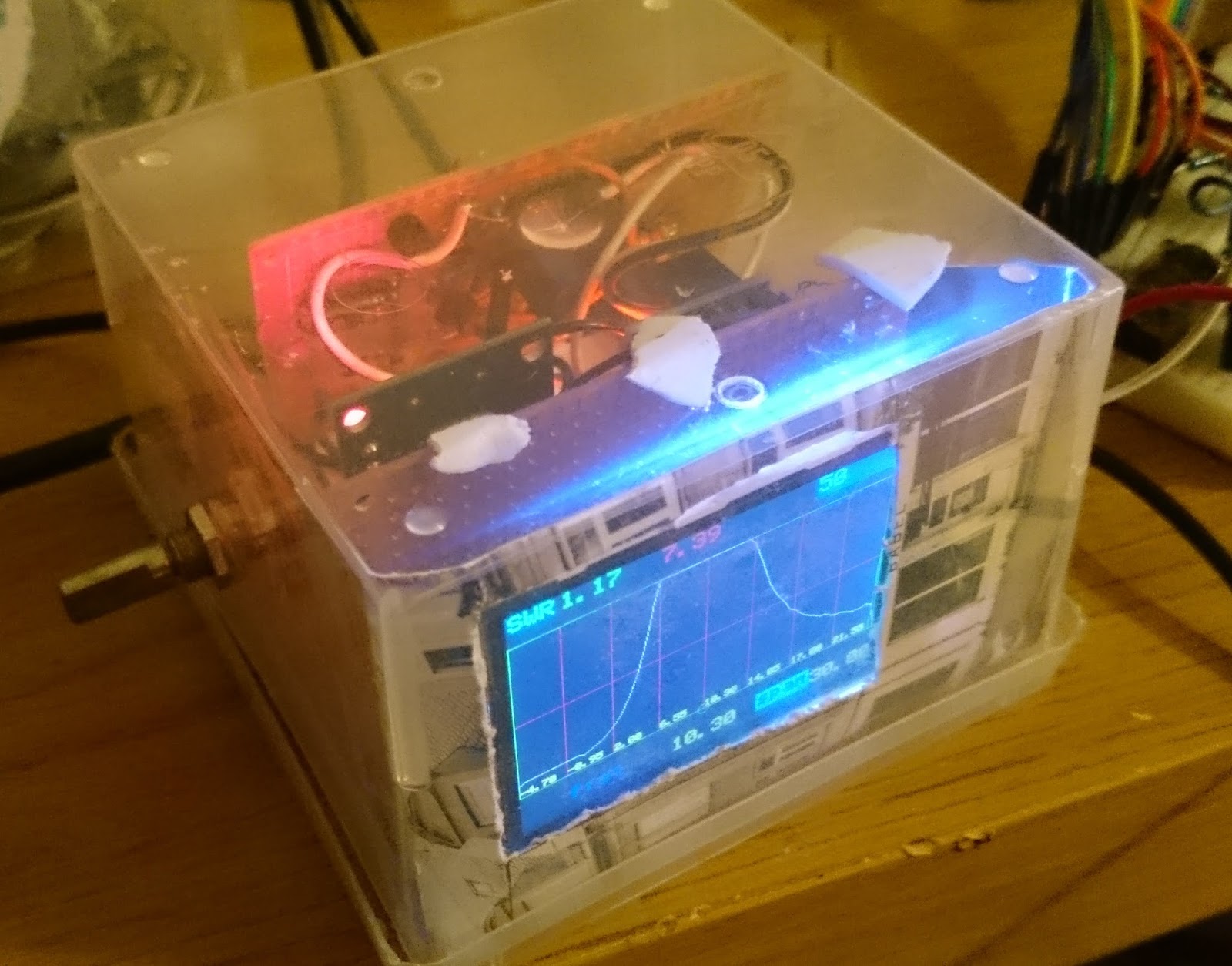 Learn on the fly A simple standalone antenna analyzer based on