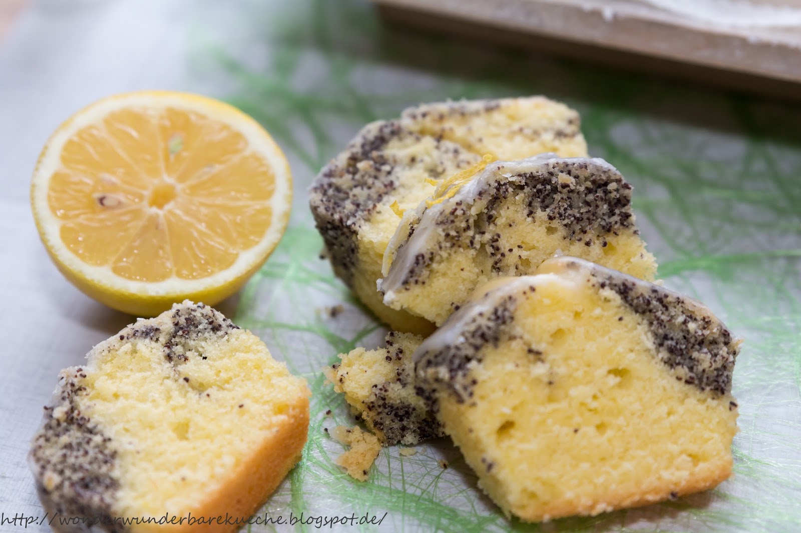 Kleine Kuchen: mamorierter Zitronen-Mohn-Kuchen aus der Minikastenform