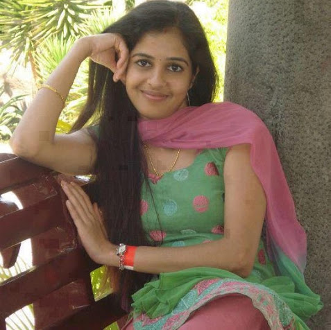 INDIAN GIRLS PHOTO: SWEET SMILE OF CUTE DESHI GIRL