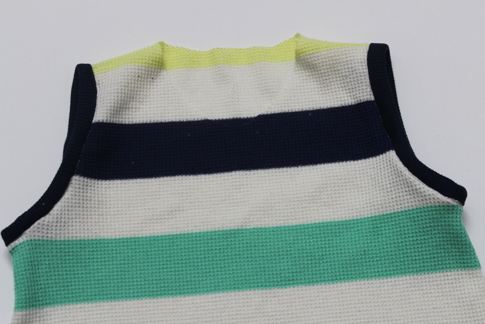 knit-clothes-neck-binding