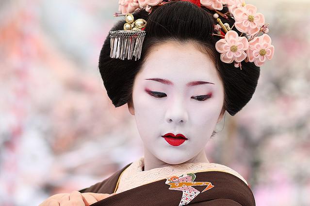 Tak Disangka, Ternyata dari Bahan-bahan Inilah Bedak yang Dipakai Para Geisha di Jepang Dibuat