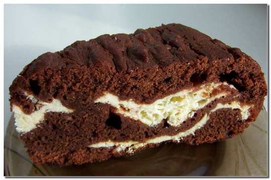 Белькович шоколадно творожный пирог. Шоколадный пирог с творогом. Шоколадно творожная выпечка. Творожный пирог с какао. Шоколадный пирог с прослойкой творога.