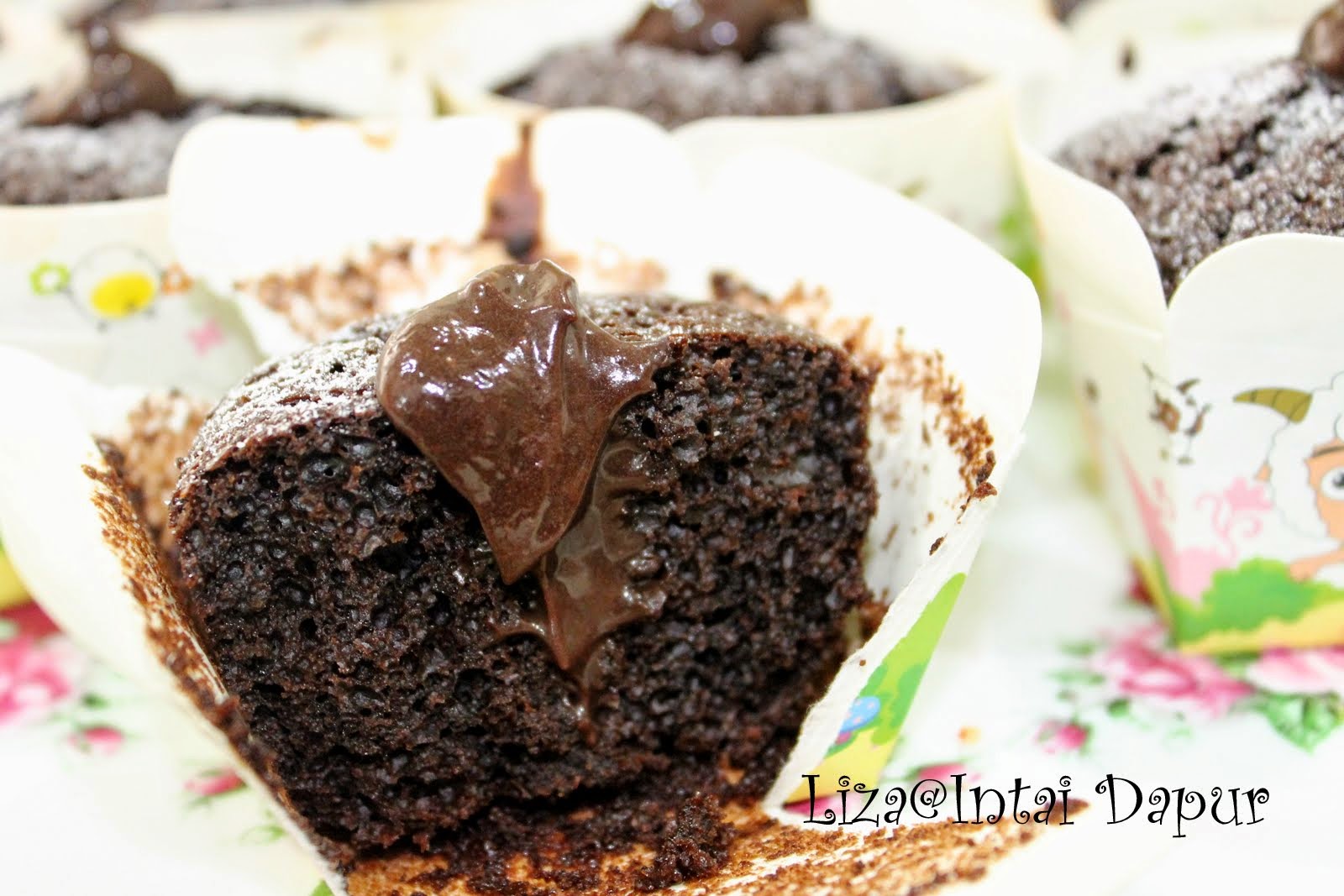 INTAI DAPUR: Cupcake Coklat Berinti