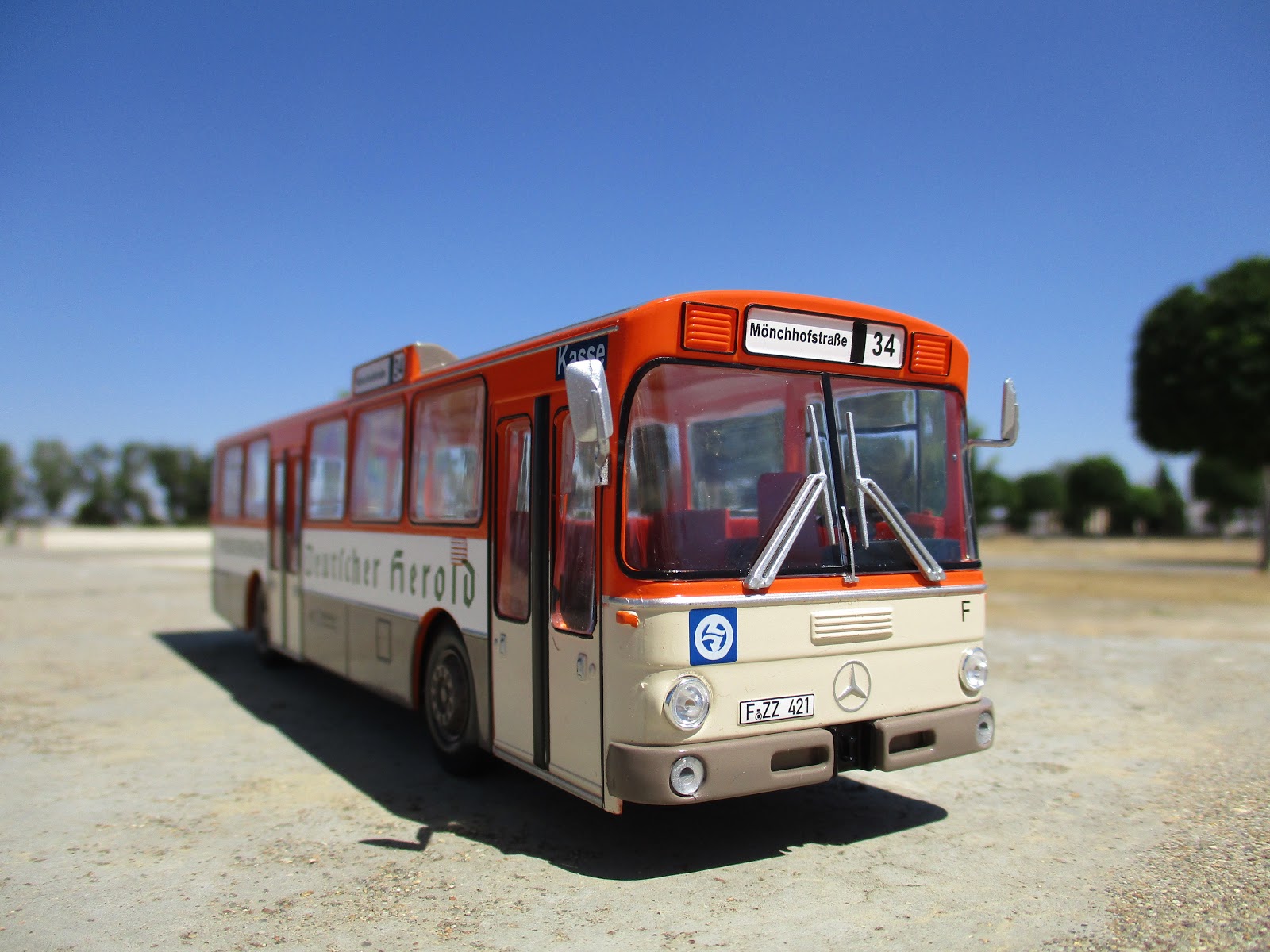 Mercedes Benz o305
