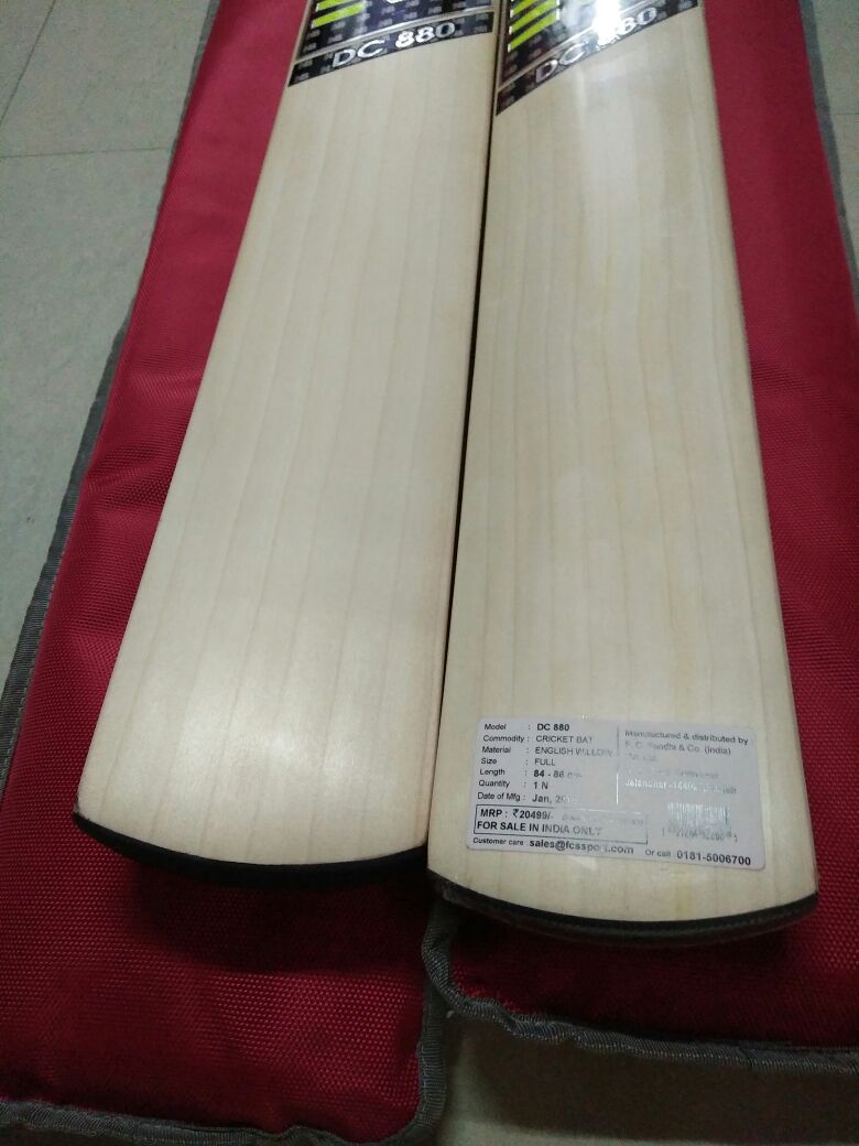 New Balance Dc 880 English Willow Cricket Bat Channel Crick Produced Using Grade 2 English Willow Dc 880 Will Give You Fine Delicate And Well Dampness Bat Surface For Stroke Making